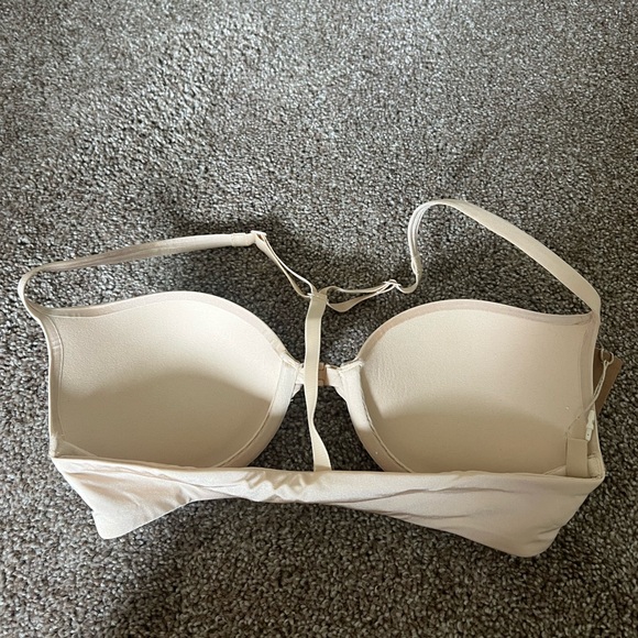 Skims Bras - Picture 2 of 4